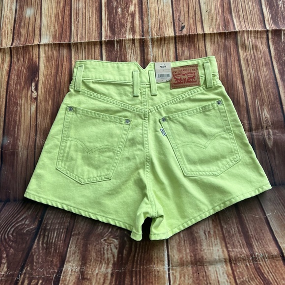 Levi’s Strauss Women’s Notch High Waisted Mom Shorts Daiquiri Green Size 26 - Picture 4 of 9